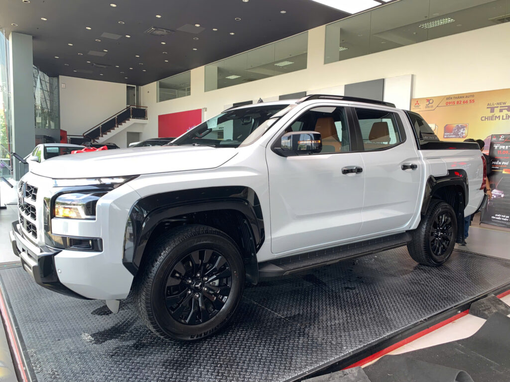 Mitsubishi Triton 2025