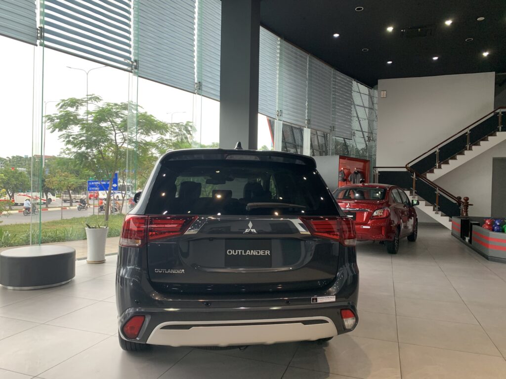 Honda CR-V 2023 giảm hơn 200 triệu và cơ hội tuyệt vời cho Mitsubishi Outlander và các đối thủ cạnh tranh!