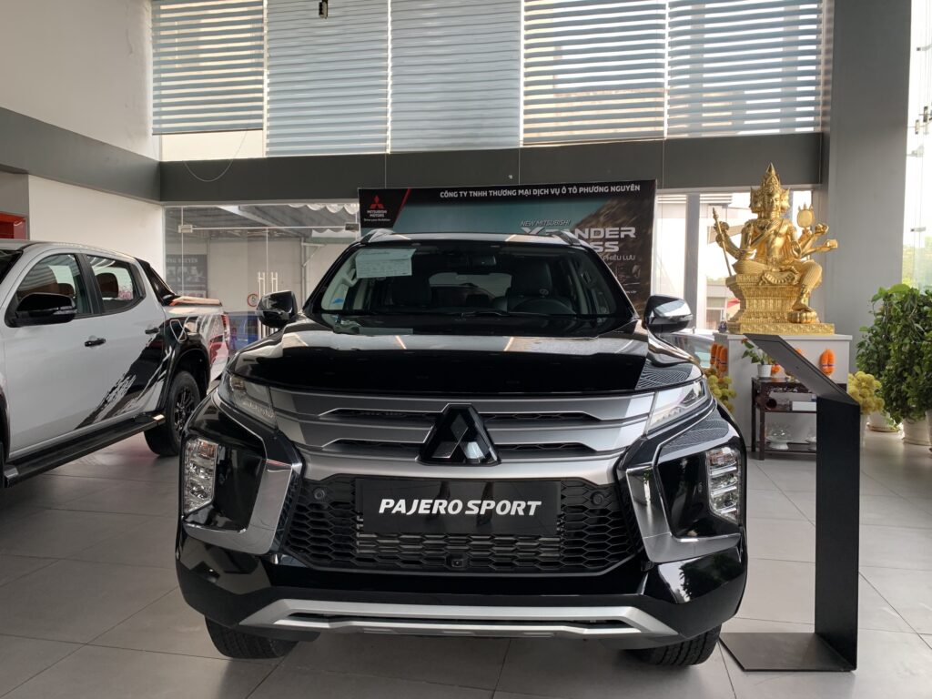 Mitsubishi Pajero Giảm Giá 220 Triệu Đồng - Cơ Hội Rinh Xe SUV Đỉnh Cao!