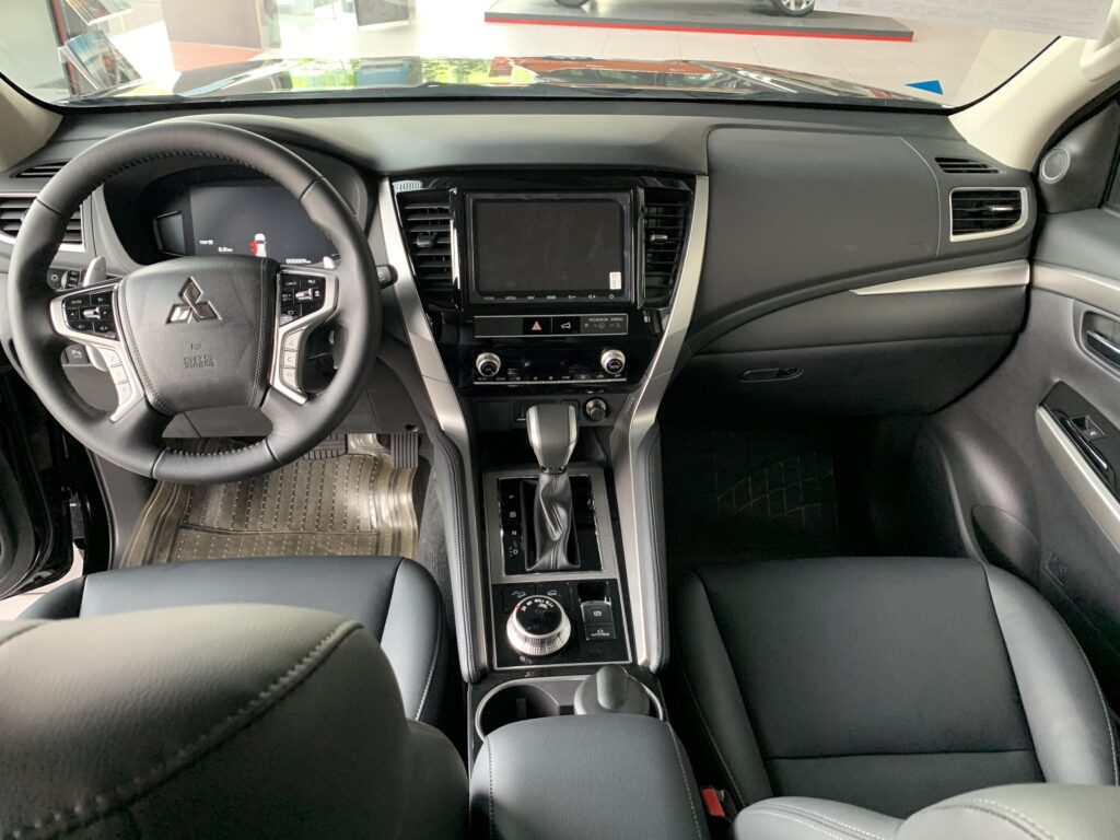 Mitsubishi Pajero Giảm Giá 220 Triệu Đồng - Cơ Hội Rinh Xe SUV Đỉnh Cao!