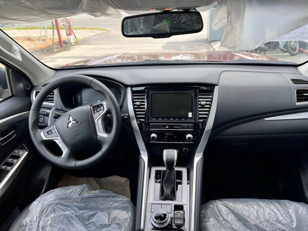 Giá Lăn Bánh Và Ưu Đãi Đặc Biệt Cho Mitsubishi Pajero Sport Tháng 5