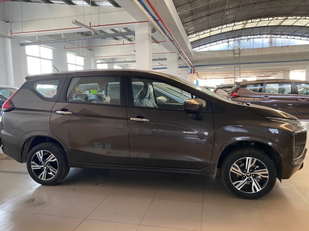 giá xe mitsubishi xpander mt màu nâu