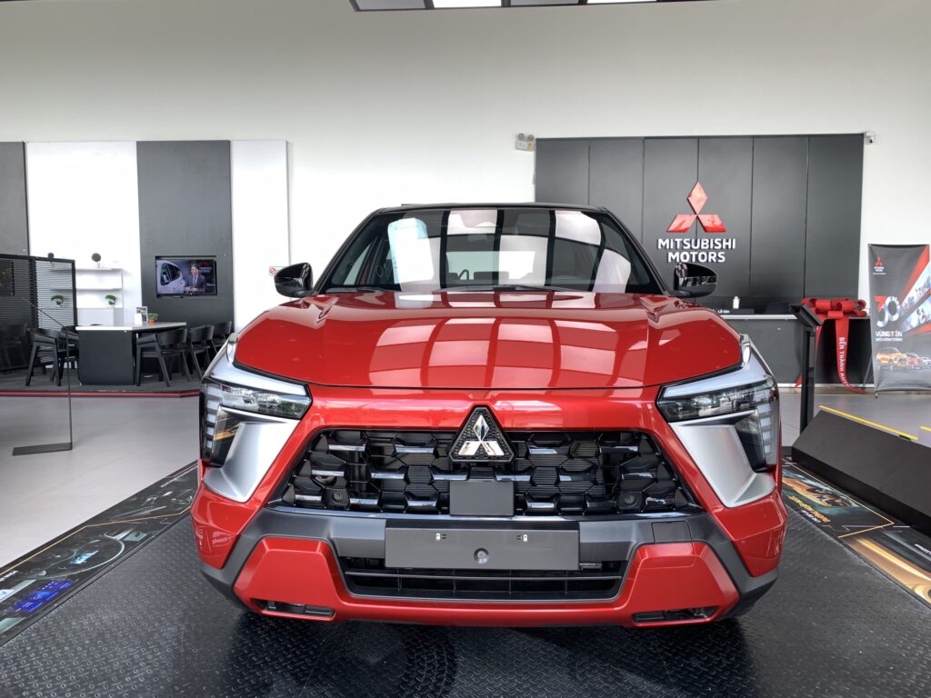So Sánh Mitsubishi Xforce Premium 2024 và Honda HR-V G