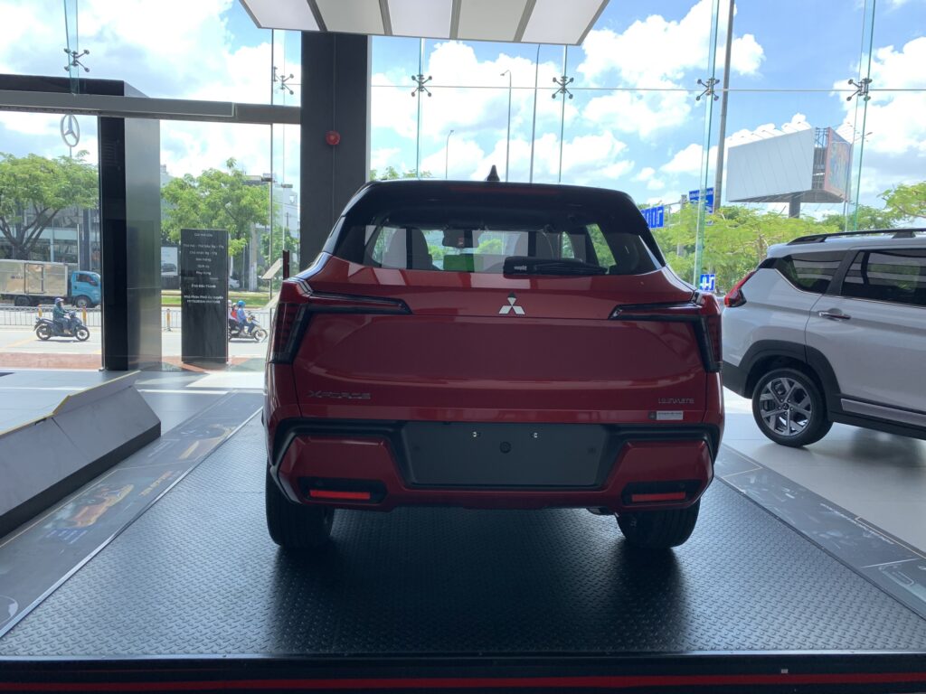 So Sánh Mitsubishi Xforce Premium 2024 và Honda HR-V G