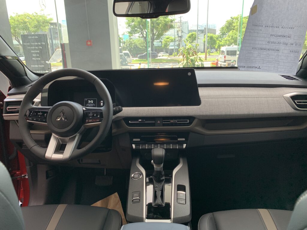 So Sánh Mitsubishi Xforce Premium 2024 và Honda HR-V G