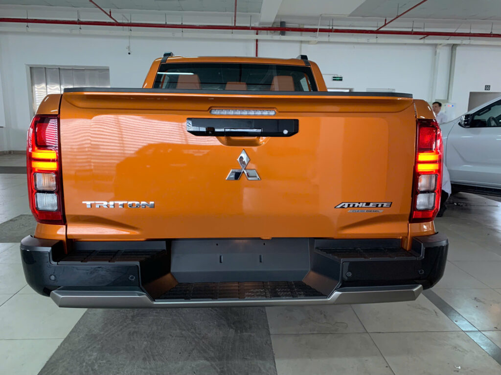 Mitsubishi Triton 2 Cầu Athlete 2024