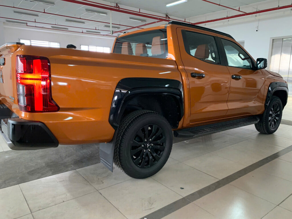 Mitsubishi Triton 2 Cầu Athlete 2024