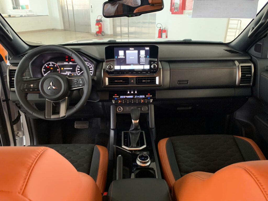 Mitsubishi Triton 2 Cầu Athlete 2024
