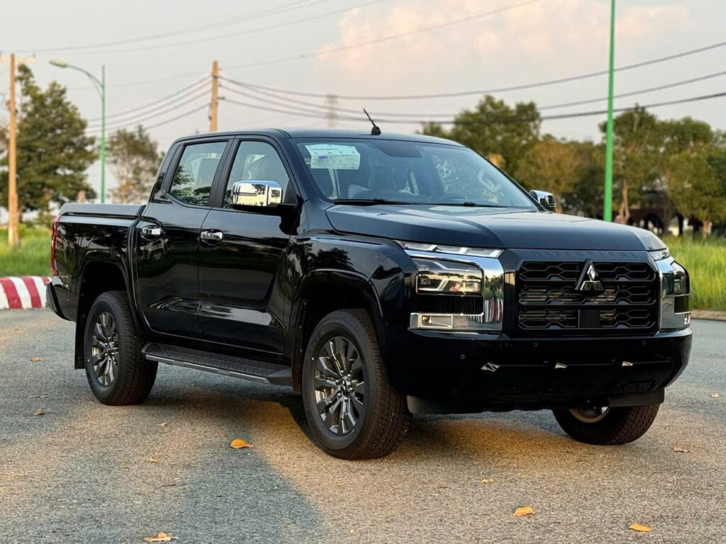 Xe Mitsubishi Triton 2 Cầu Athlete 2025 Màu Đen